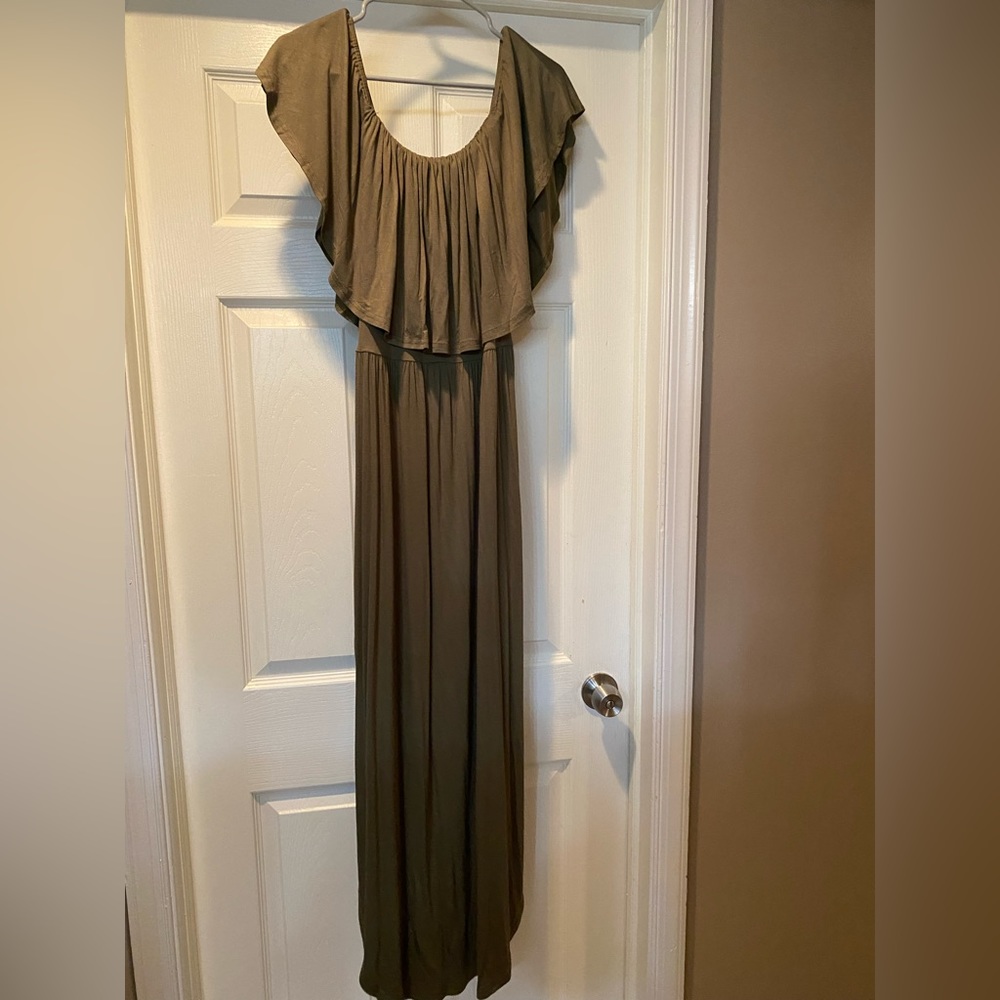 Green off the shoulder maxi dress size M